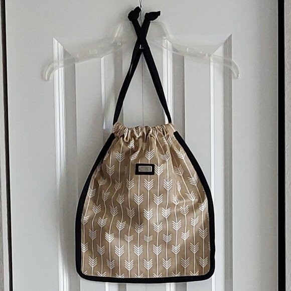 Ame & LuLu Drawstring Travel Shoe Bag - Picture 2 of 15
